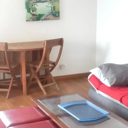 Apartment Contemporain A Avec Balcon.